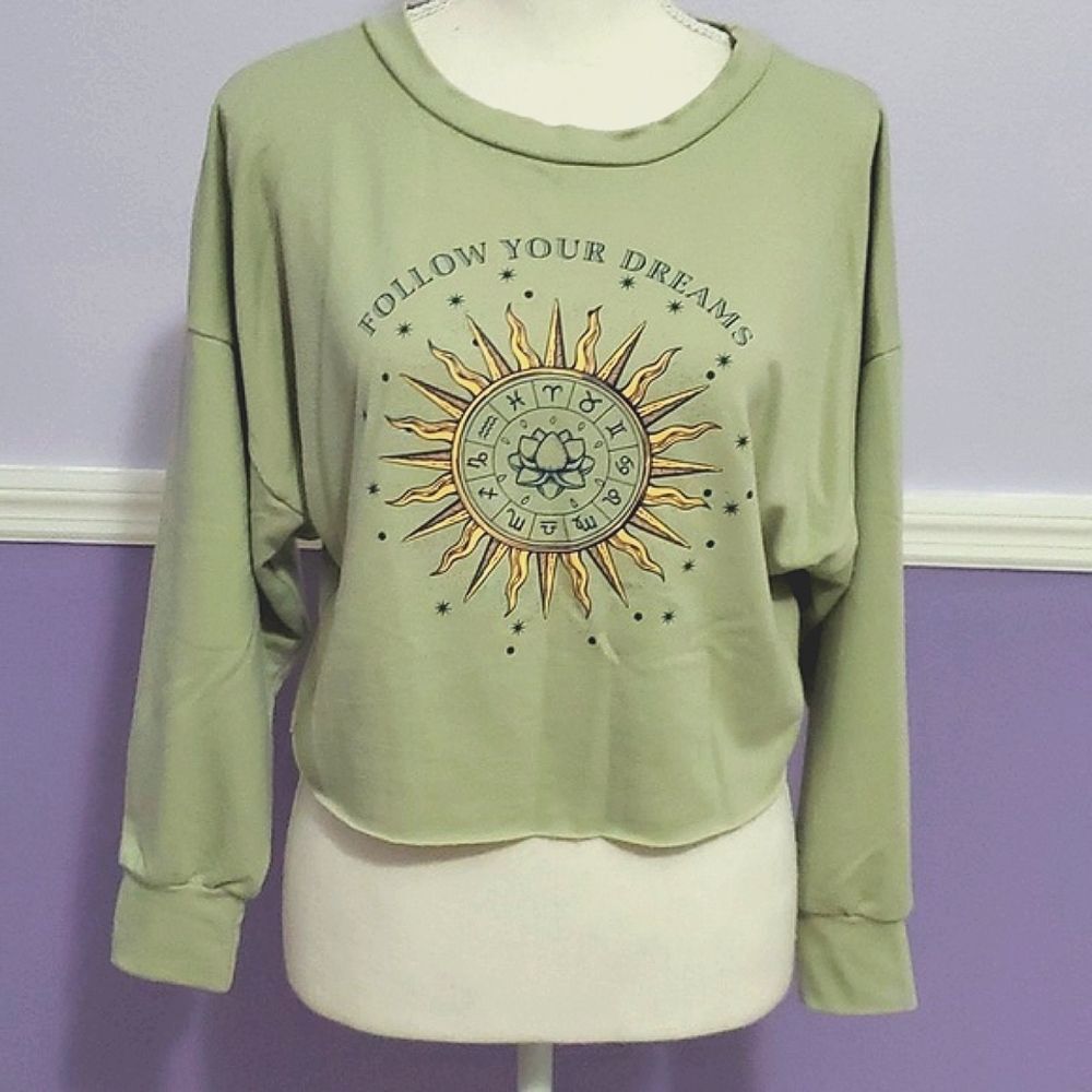 Papaya Sage Green Cosmic Sun Horoscope Graphic Cropped Swearshirt M